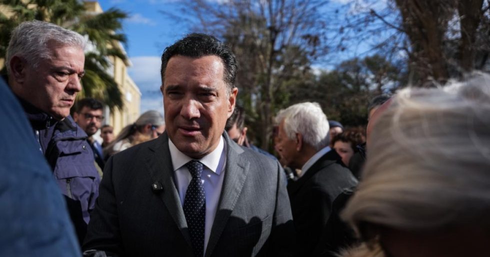 Άδωνι παραιτήσου